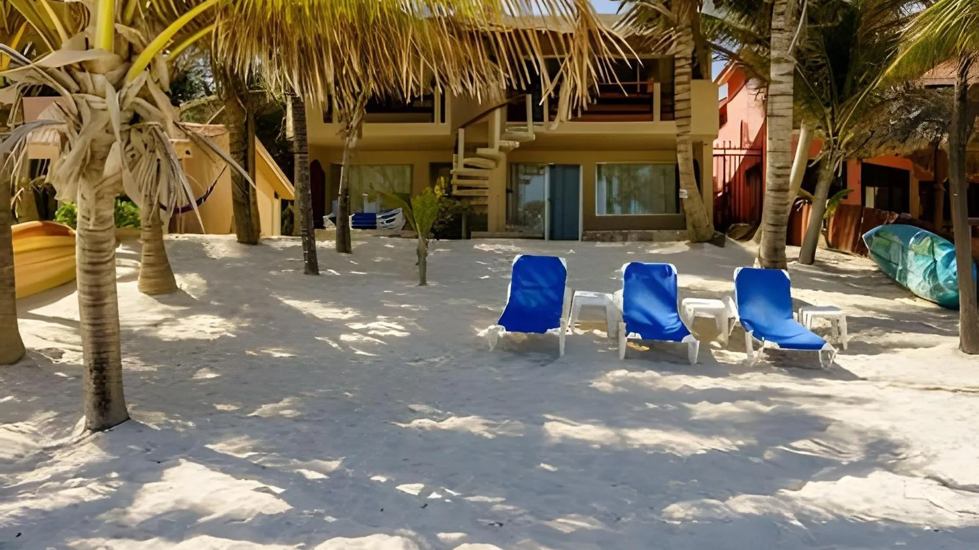 Unahkin Akumal, Tulum Beachfront Condo Relaxing