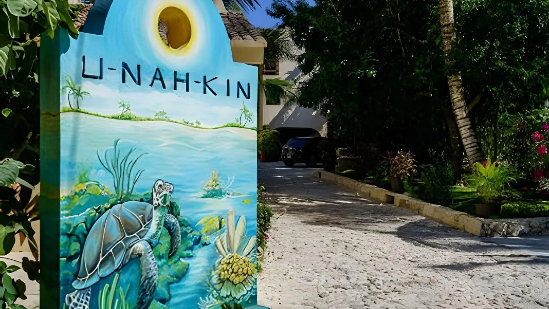 Unahkin Akumal, Tulum Beachfront Condo Relaxing Mexico