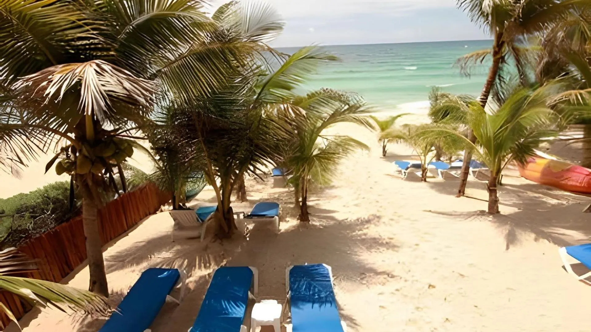 Unahkin Akumal, Tulum Beachfront Condo Relaxing Mexico