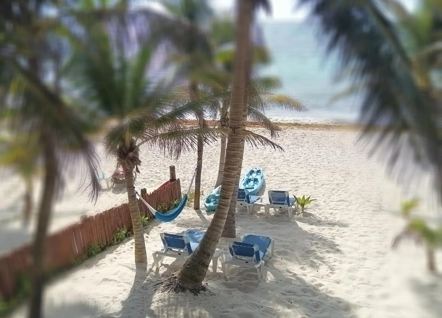 Unahkin Akumal, Tulum Beachfront Condo Relaxing