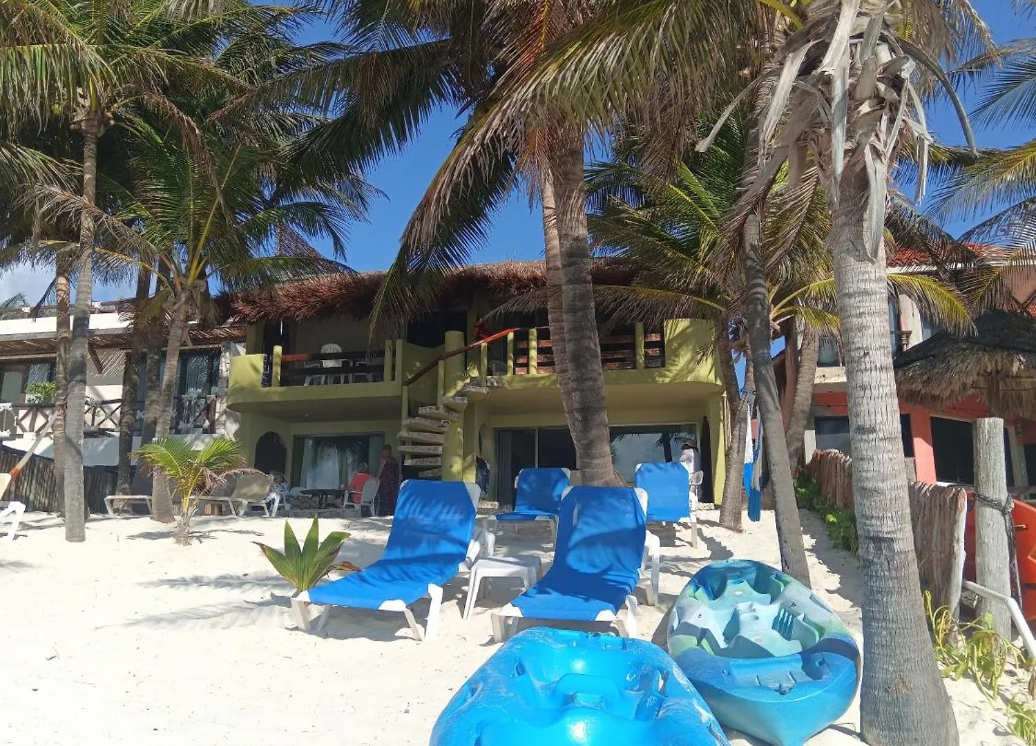 Unahkin Akumal, Tulum Beachfront Condo Relaxing Mexico