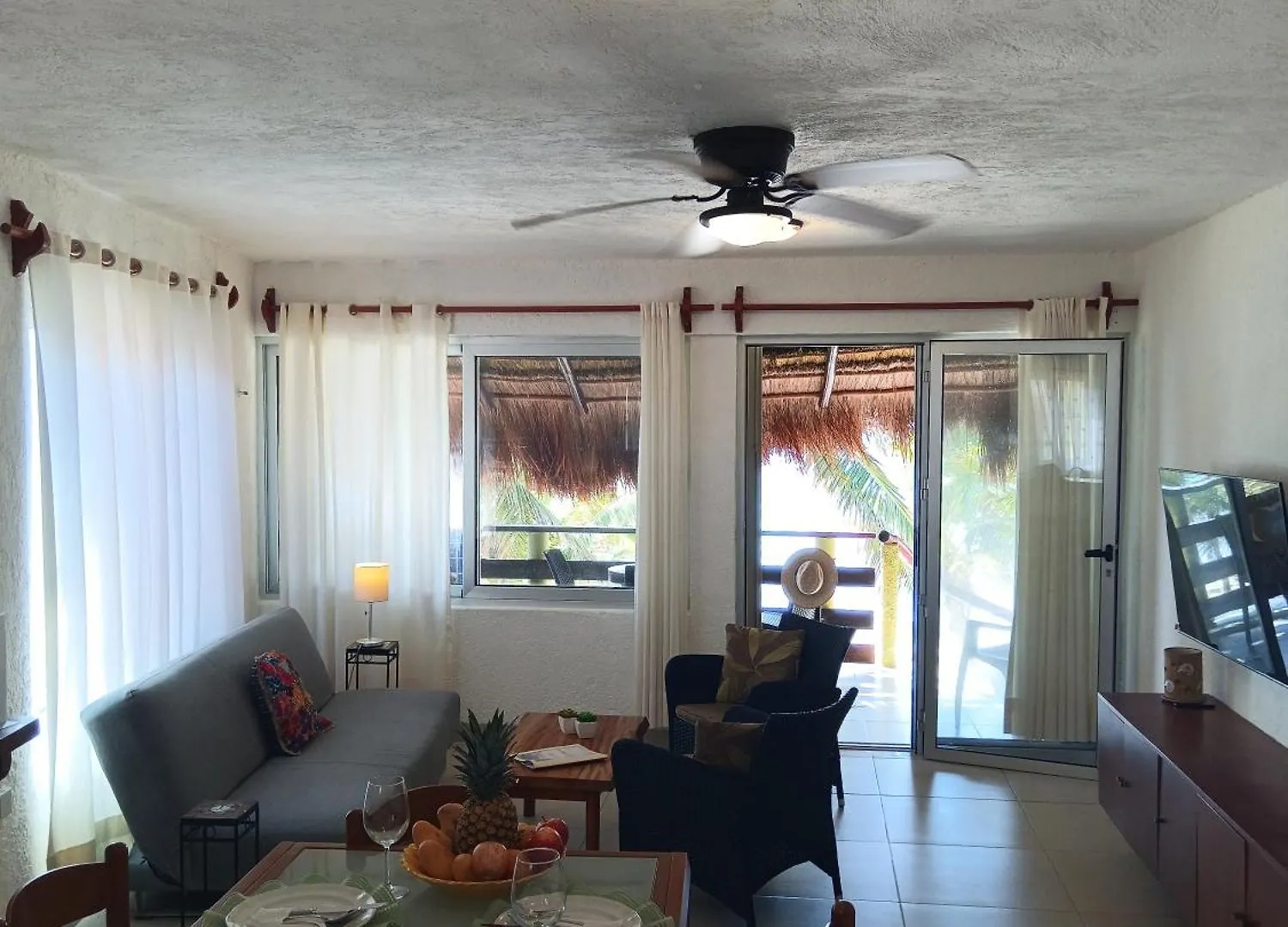 Unahkin Akumal, Tulum Beachfront Condo Relaxing Akumal